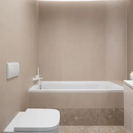 Roots One - Lakeview Escape With Balcony & Parking Apartment