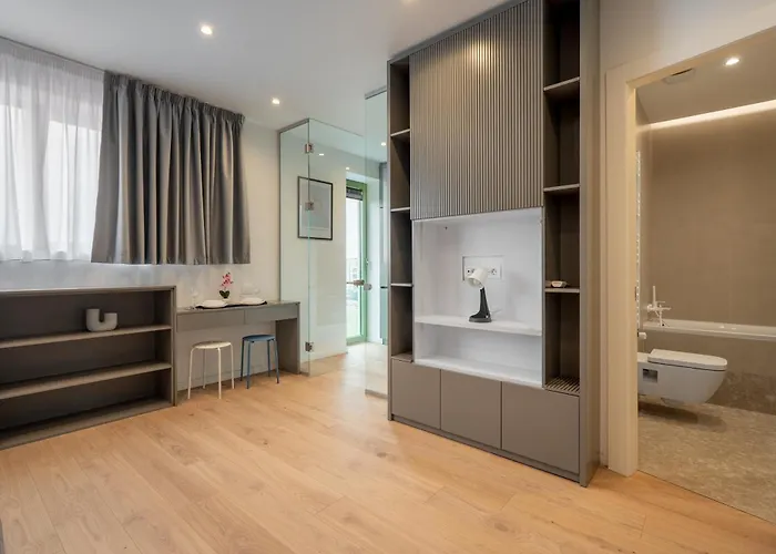 Apartment Roots One - Lakeview Escape With Balcony & Parking Bukarest
