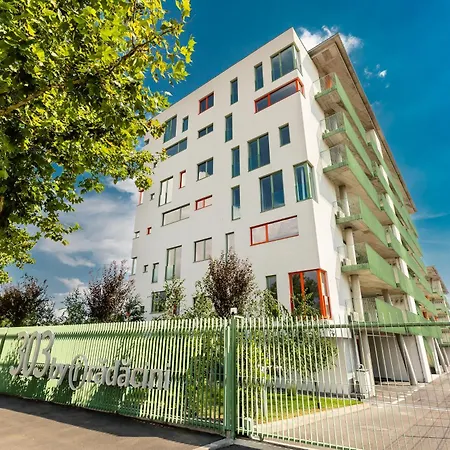 דירה Roots One - Lakeview Escape With Balcony & Parking *