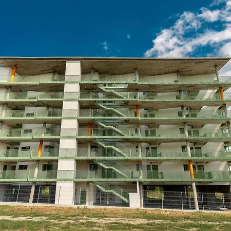 דירה Roots One - Lakeview Escape With Balcony & Parking