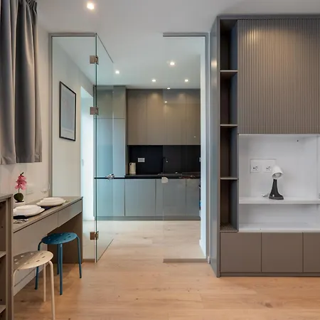 Roots One - Lakeview Escape With Balcony & Parking * 布加勒斯特