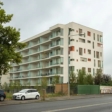 דירה Roots One - Lakeview Escape With Balcony & Parking