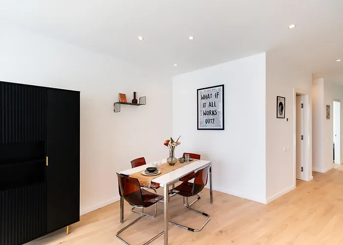 דירה Roots One - Lakeview Escape With Balcony & Parking *