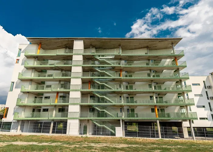 דירה Roots One - Lakeview Escape With Balcony & Parking
