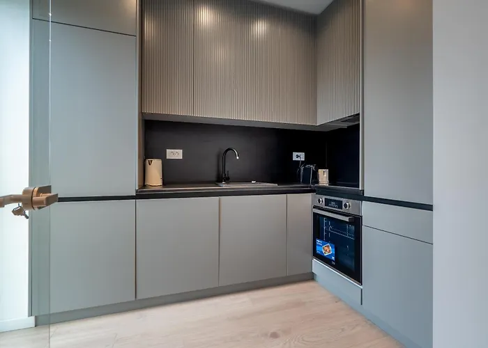דירה Roots One - Lakeview Escape With Balcony & Parking *