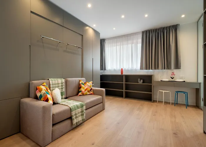 Roots One - Lakeview Escape With Balcony & Parking בוקרשט