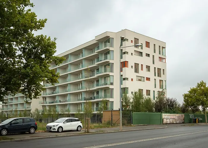 דירה Roots One - Lakeview Escape With Balcony & Parking