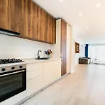 Roots One - Lakeview Escape With Balcony & Parking *