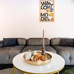 Roots One - Lakeview Escape With Balcony & Parking Apartment