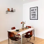 Roots One - Lakeview Escape With Balcony & Parking * Bucharest
