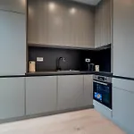 Apartment Roots One - Lakeview Escape With Balcony & Parking *