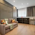 Roots One - Lakeview Escape With Balcony & Parking Bucharest