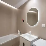 Roots One - Lakeview Escape With Balcony & Parking Apartment