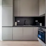 Roots One - Lakeview Escape With Balcony & Parking