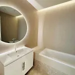 Apartment Roots One - Lakeview Escape With Balcony & Parking Bucharest