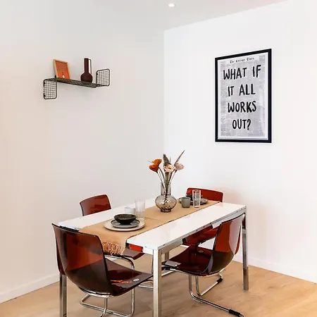 Roots One - Lakeview Escape With Balcony & Parking * Bucharest