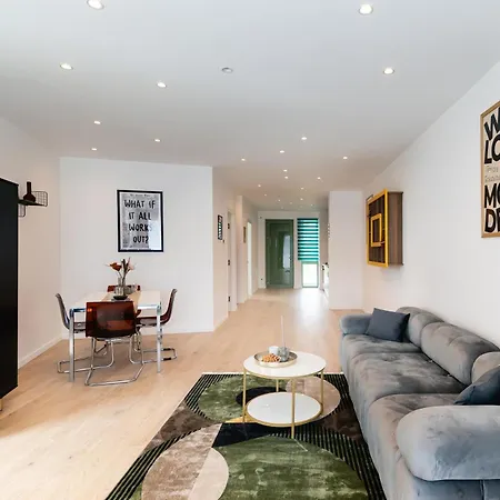 Roots One - Lakeview Escape With Balcony & Parking Bucharest