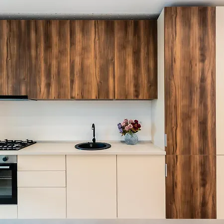 Roots One - Lakeview Escape With Balcony & Parking Bukarest