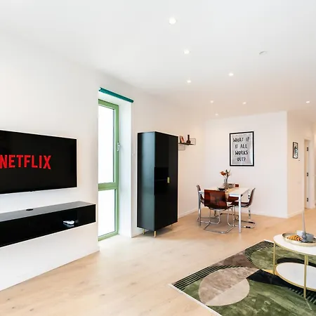 Roots One - Lakeview Escape With Balcony & Parking Bukarest