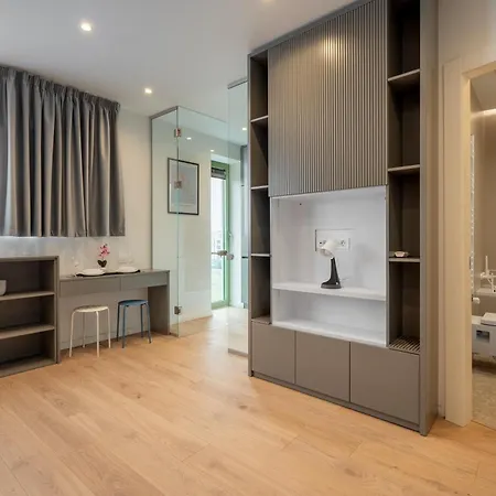 Apartment Roots One - Lakeview Escape With Balcony & Parking Bukarest