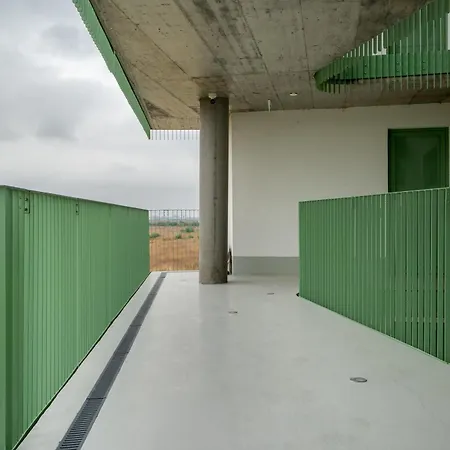 Roots One - Lakeview Escape With Balcony & Parking Apartment