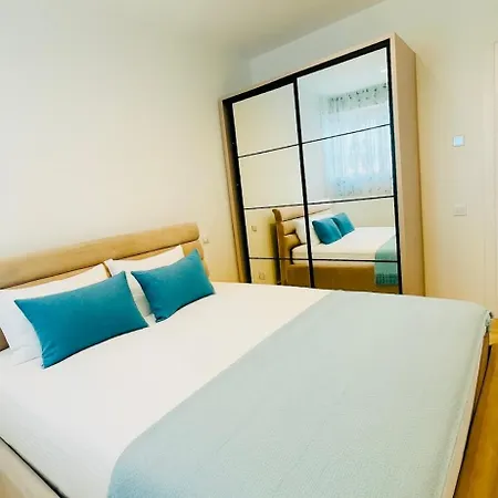 Roots One - Lakeview Escape With Balcony & Parking Apartment *