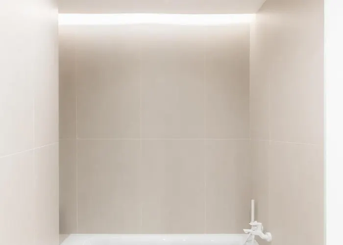 Roots One - Lakeview Escape With Balcony & Parking Lägenhet *