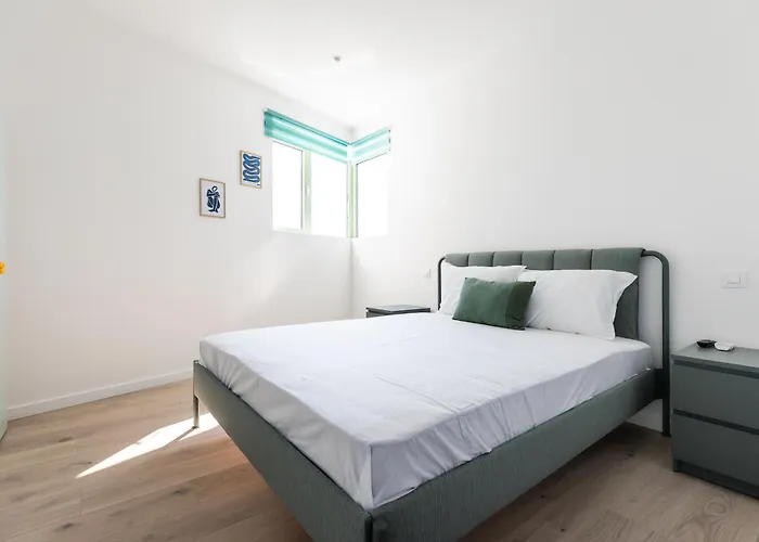 Apartman Roots One - Lakeview Escape With Balcony & Parking