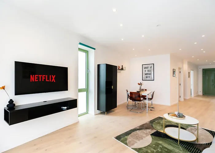 Roots One - Lakeview Escape With Balcony & Parking Бухарест