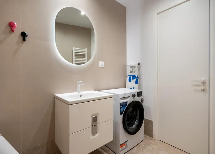 Roots One - Lakeview Escape With Balcony & Parking Bukurešť