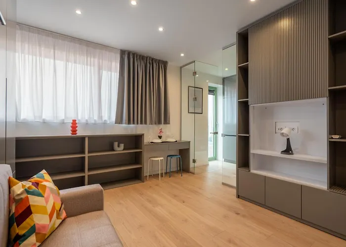 Roots One - Lakeview Escape With Balcony & Parking * Bukarest