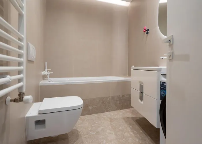 Apartmán Roots One - Lakeview Escape With Balcony & Parking