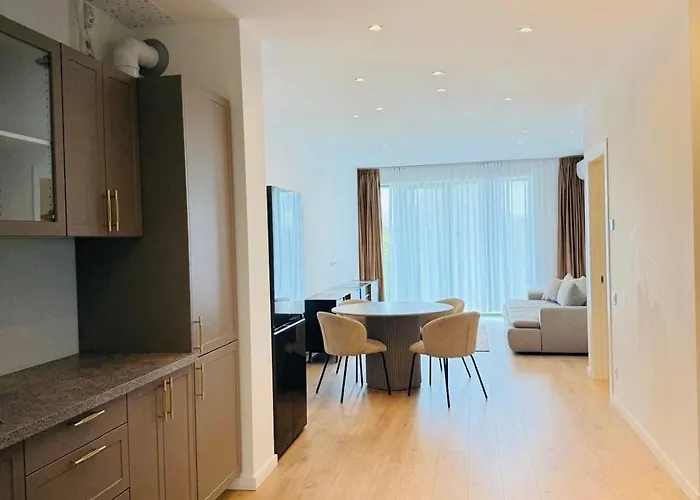 Apartmán Roots One - Lakeview Escape With Balcony & Parking *