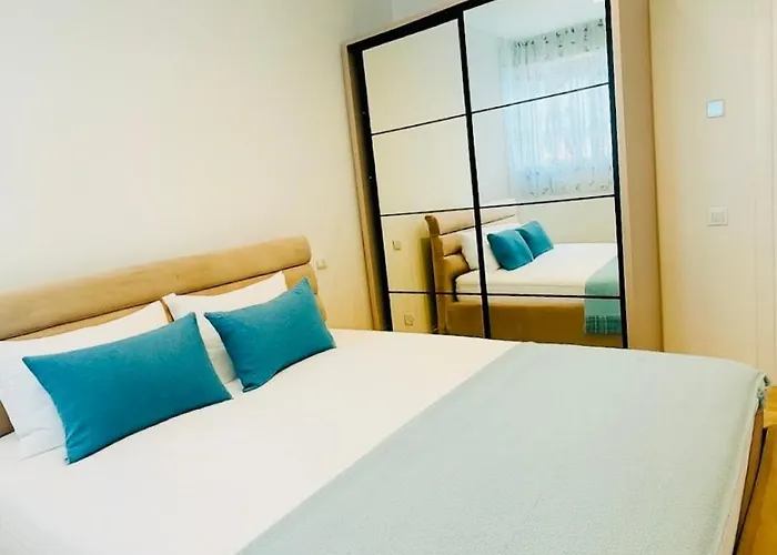 Roots One - Lakeview Escape With Balcony & Parking Апартаменти *