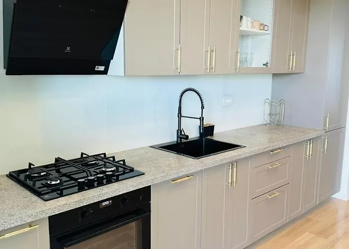 Apartman Roots One - Lakeview Escape With Balcony & Parking *