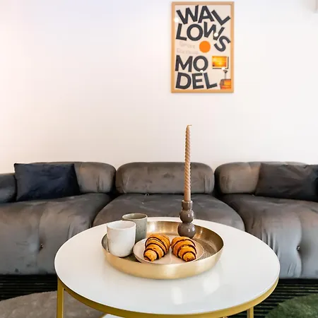 Roots One - Lakeview Escape With Balcony & Parking Appartamento