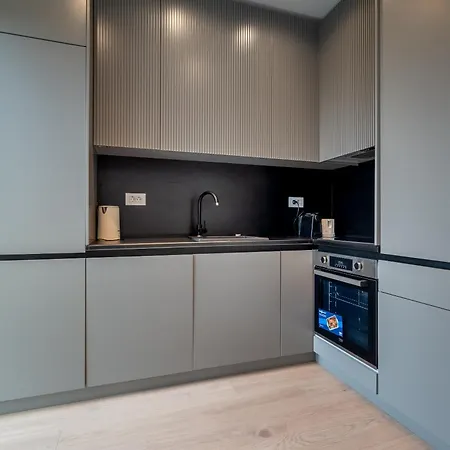 Appartement Roots One - Lakeview Escape With Balcony & Parking *