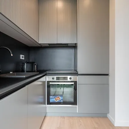 Roots One - Lakeview Escape With Balcony & Parking Appartement Boekarest