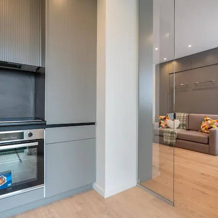 Roots One - Lakeview Escape With Balcony & Parking Appartement Boekarest