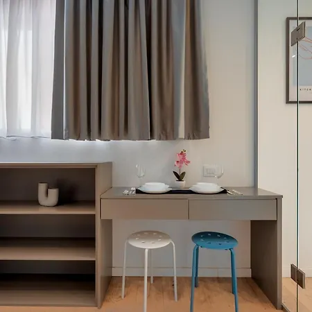 Roots One - Lakeview Escape With Balcony & Parking * Boekarest