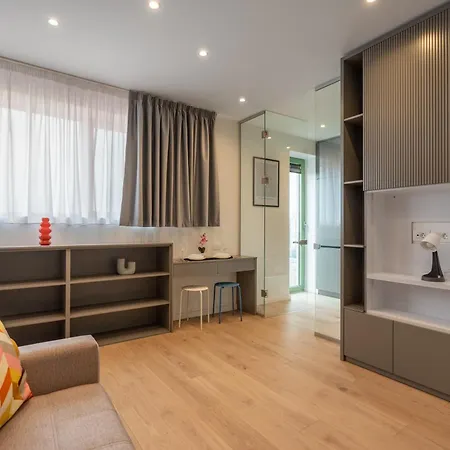 Roots One - Lakeview Escape With Balcony & Parking * Boekarest