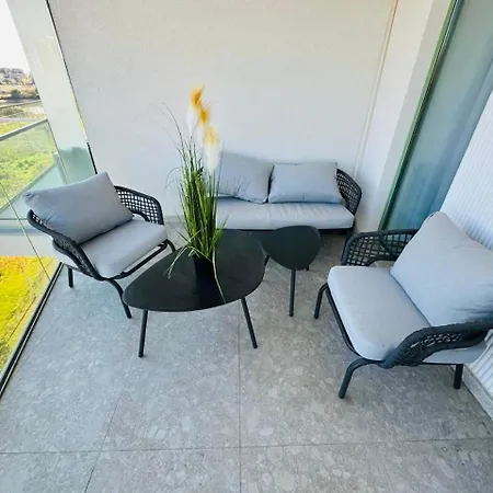 Appartement Roots One - Lakeview Escape With Balcony & Parking Boekarest