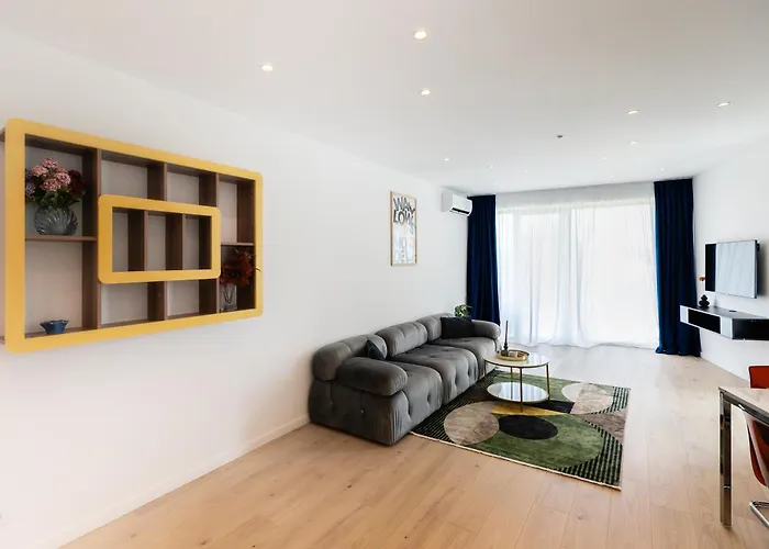 Roots One - Lakeview Escape With Balcony & Parking Lejlighed *