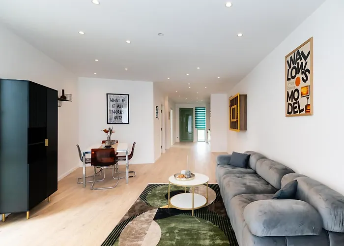 Roots One - Lakeview Escape With Balcony & Parking Bukarest