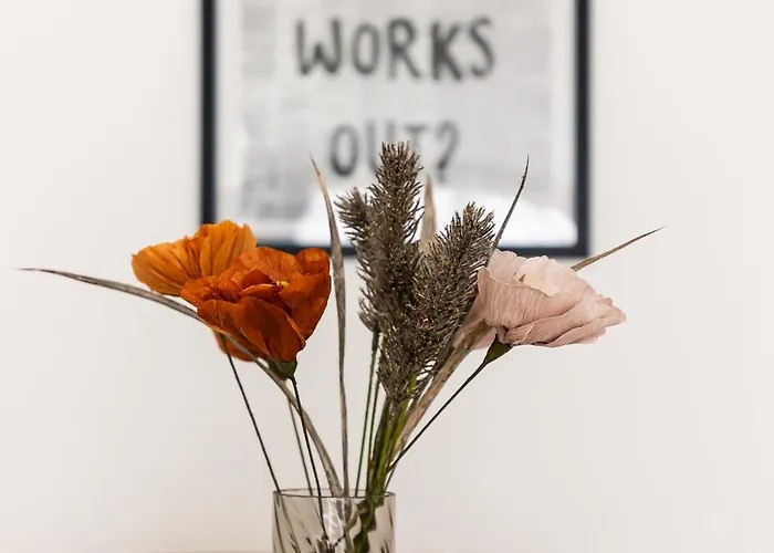 Roots One - Lakeview Escape With Balcony & Parking Lejlighed