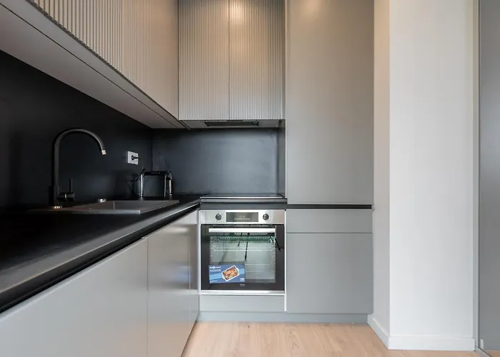 Roots One - Lakeview Escape With Balcony & Parking Lejlighed Bukarest