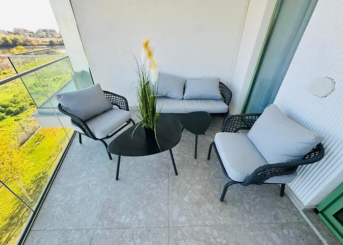 Lejlighed Roots One - Lakeview Escape With Balcony & Parking Bukarest